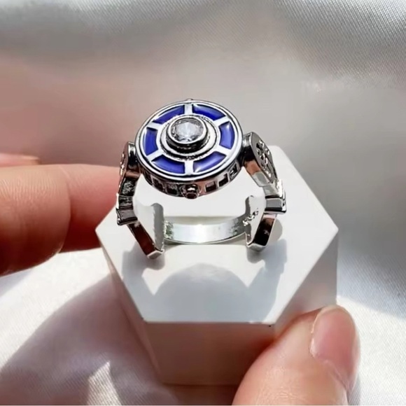 ⭐️NEW⭐️ 925 Sterling Silver Plated R2-D2 Shaped Ring With Center Diamond Stone - Picture 7 of 7